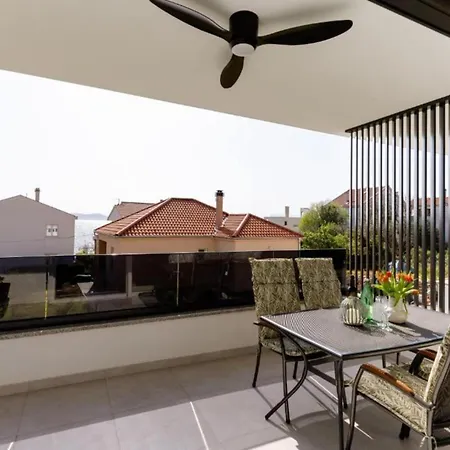 Luma Diklo - One Bedroom With Sea View Apartment